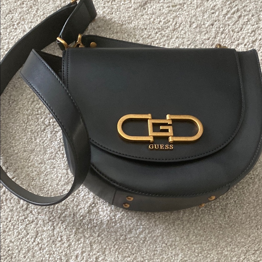 Guess Black and Gold Crossbody Bag with Elegant Design